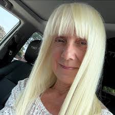 Laura Applewhite's Instagram, Twitter & Facebook