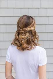 Half Up Hair Style For Short Hair Halfupstyles Updo Halfpony Halfbun Hairupanddown Hairb Second Day Hairstyles Hair Styles Half Up Half Down Short Hair