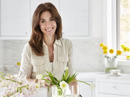 Sarah Richardson Canadian Hgtv Star And In Demand Interior Designer Shares Seven Low Budget High Impact Decorating Tricks Sarah Richardson Home Improvement Projects Home Improvement