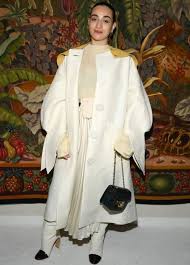 Dans 4 jours, je vous drop des exclus sur le prochain album, histoire de bien commencer l'année. Camelia Jordana Age Height Net Worth Family Measurements Wiki Awards Biography More Topplanetinf In 2020 Daily Street Style Paris Fashion Paris Fashion Week