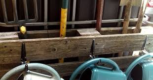 Cette idée m'est venue de deux faits: Un Rangement Malin Pour Mes Outils De Jardin