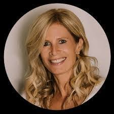 Emily Hefner's Instagram, Twitter & Facebook