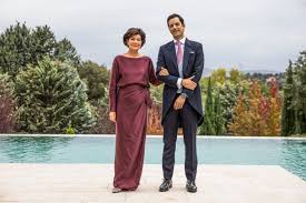 Sabemos que vuestra boda tiene que ser única y que la elección del sitio donde la vais a celebrar es una de las decisiones más importantes. La Boda De Clara Y Jaime En La Finca El Chaparral Algo Nuevo Prestado Y Azul Vestidos Madrina De Boda Boda Vestido De Madrina