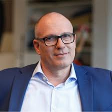 Willkommen im KS AUTOGLAS Team an Patrick Nolte, Sabine Bekavac und Sabine  Senger. Sie unterstützen unser Partner-Support Team in allen Belangen rund  um das Thema Autoglas Bestellung und stehen…