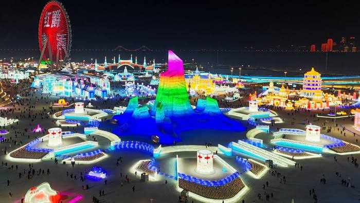 Pertunjukan cahaya di festival es musim dingin Harbin