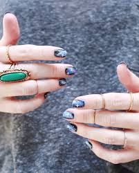 Nun dürften die meisten mädchen und frauen, die sich die fingernägel selber machen, aber schon mindestens einmal erlebt haben, dass die nägel einfach nicht so aussehen wie gewünscht. 1001 Ideen Fur Coole Nagelmotive Ausfuhrliche Anleitungen In Wort Und Bild