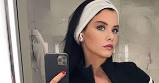 Alexandria Wolfe's Instagram, Twitter & Facebook