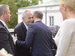 W zakres prac zeman hdf wchodziło zaprojektowanie, dostawa i montaż konstrukcji stalowej świetlika dachowego oraz podwieszonej do niego konstrukcji „cząsteczki wody składającej się z trzech sfer. Milos Zeman V Polsku Parlamentnilisty Cz Politika Ze Vsech Stran
