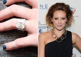Hilary Duff S Engagement Ring From Nhl Hockey Player Mike Comrie Hilary Duff Engagement Ring Celebrity Engagement Rings Engagement Rings