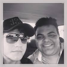 Daniel Bertolini Borá trabalhar camarão q dormi a onda leva !!!! Jacaré q  marca vira bolsa!!!!!