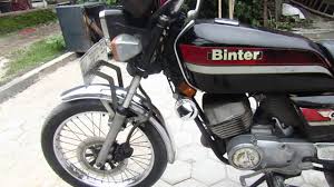 Kawasaki binter ke125 yang jaman dulu dipakai untuk balap motor cross ini tenaganya sangat jos sekali kapasitas mesinya. Tua Keladi Binter By Don Ny