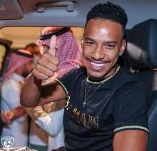 بات نادي الهلال على بُعد خطوة واحدة من التوقيع مع اللاعب البرازيلي ماتيوس بيريرا وسط ميدان نادي ويست بروميتش الإنجليزي. 3t0d0xtt7oy7hm