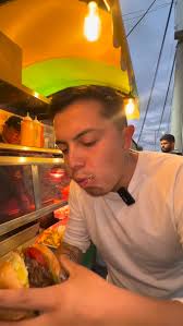 Te esperamos hoy en @kfcecuador 🤩 #kfc #ecuador #fyp #humor