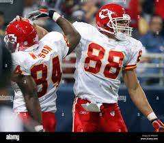 Kansas city chiefs tony gonzalez hi-res stock photography and images - Alamy