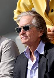Photo : Michael Douglas dans les tribunes lors des Internationaux de France  de Tennis de Roland Garros 2022. Paris, le 5 juin 2022. © Dominique  Jacovides/Bestimage