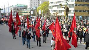 Första maj är arbetarrörelsens internationella högtidsdag som firas sedan 1890. Trafikpaverkan Under Forsta Maj Trafiken Nu Goteborg