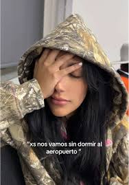 hace unas horas nos estábamos terminando una botella de guaro