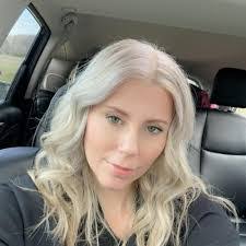 Kelly Smithson's Instagram, Twitter & Facebook