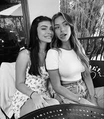 Black And White Best Friends Goals Pin By Seoyeon On B W Best Friend Photos Friend Photos Friends Photography