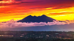 Hasil gambar untuk gambar gambar keindahan gunung salak