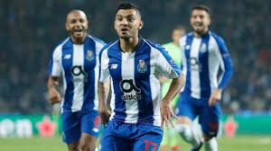 'tecatito' corona y porto no dejan de luchar en la primeira liga, puntos valiosos para seguir en puesto de uefa champions league. El Porto Blinda Al Tecatito Corona Marca Claro Mexico