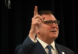 U.S. Attorney says panel voted to extend his tenure; panel says no