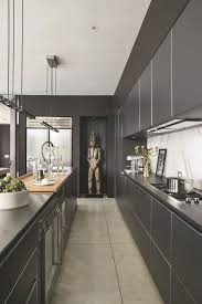 Maison Moderne Avec Piscine Sur Grenoble Riche D Oeuvres D Art Maison Moderne Cuisines Design Cuisine Contemporaine
