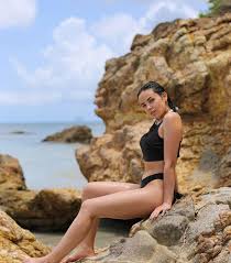 ‍♀️ meuf sympa éditorialiste dans balance ton post! Agathe Auproux En Vacances En Martinique Emerveillee Par La Beaute Du Paysage People Bo Kay