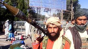 The taliban or taleban, who refer to themselves as the islamic emirate of afghanistan (iea), is a deobandi islamist movement and military organization in afghanistan, currently waging war (an insurgency, or jihad) within the country. News Im Video Taliban Nehmen Kandahar Ein Usa Verlegen 3000 Soldaten Stern De