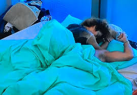 Show more posts from zena.pacheco. Big Brother Zena E Andre Abrantes Acordam Aos Beijos Apos Noite Louca