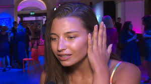 To nie jest najważniejsza rzecz w moim życiu. Julia Wieniawa Zacheca Mlodych Idzcie Na Wybory Bo Macie Glos Youtube