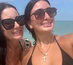 Diane Townes's Instagram, Twitter & Facebook