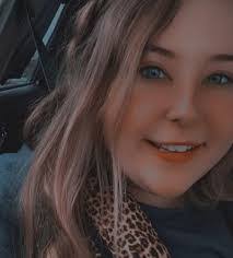 Lynette Pearson's Instagram, Twitter & Facebook