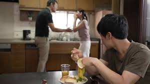 大輔は夜な夜な両親の寝室から漏れ聞こえる淫靡な声に性衝動を抑えられずにいた。どうやらもうすぐ自分に兄弟ができるらしい…。父への嫉妬、そして未だ見ぬ弟妹への嫉妬…母の愛情を一番に受けんがため独占欲の塊となった息子は、母の子宮内に溜まった父親の精子を自分の  ...