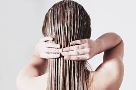 Separar bien las raíces para aplicar el producto con pincel. Tintes De Cabello Naturales Con Que Ingredientes Tenir Tu Pelo En Casa Vogue Mexico Y Latinoamerica