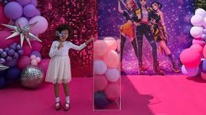 Com fortuna de R$ 7,5 bilhões, primeiro jogador bilionário choca com festa simples da filha