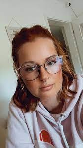 Sarah Scheibe's Instagram, Twitter & Facebook