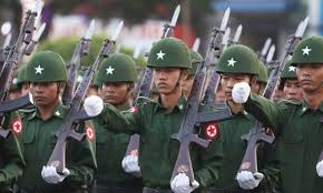 Anggota militer bersiaga dan berjaga di sejumlah check point di myanmar (01/02). X4zoa4kixcvotm