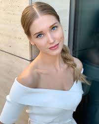 Kristina Asmus - Free pics, galleries & more at Babepedia