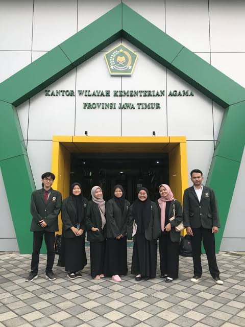 Gedung Kanwil Kemenag Jatim, AI generated