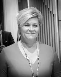 Hun overtok som partileder i 2006 etter at carl i. Siv Jensen Wikidata