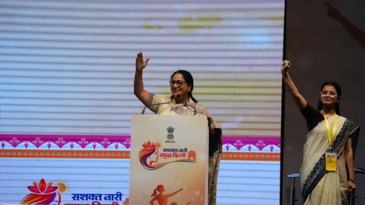 सीएम रेखा गुप्ता ने चार ऐतिहासिक योजनाएं राष्ट्र को समर्पित कीं, सशक्त नारी-समृद्ध दिल्ली की नींव को मिली मजबूती - India TV Hindi