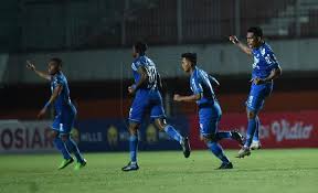 Four teams, persija, persib, arema, and persebaya, were distributed to separate groups to ensure they do not meet each other in order to mitigate security risks from travelling fans of these rivalling teams. Jadwal Persib Bandung Dan Klasemen Di Piala Menpora 2021 Usai Tekuk Persita 3 1 Bola Tempo Co