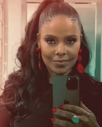 Mirror, Mirror 😍 @sanaalathan