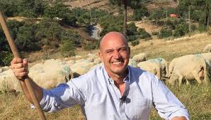 The wine produced is characterized by its deep red color, strong aroma and ability to age well. Xg3lfcixuhz8 M