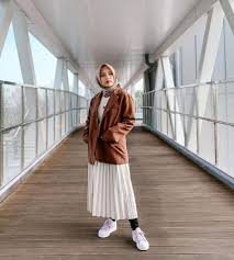 Mulai dari k pop drama tren kecantikan hingga style fashion nya sangat menarik untuk diikuti mini skirt warna warni blazer fashion hijab ala korea 11 12 2019 hijab ala korea yang bisa menambah koleksi baju hijab trend kamu apalagi bagi penggemar artis atau drama. Ootd Hijab Ala Bianca Kartika Yang Korea Banget