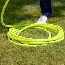 Flexzilla® garden hose was engineered with a lightweight flexible hybrid polymer to lie flat and eliminate kinking under pressure. Flexzilla Garden Hose 3 4 X 75 3 4 11 1 2 Ght Fittings Flexible Hybrid Polymer Zillagreen Walmart Com Walmart Com