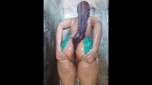 soaping my ass i cum horny, rubbing soap on my ass makes me want to fuck my  smooth ass🍑💦🤤🍆