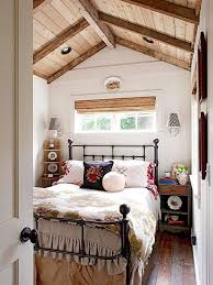 25 Comfy Wooden Cabin Bedroom Design Ideas For Summer Holiday 2018 Farmhouse Bedroom Decor Cottage Bedroom Cottage Interiors