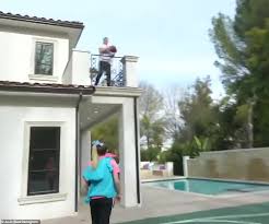 She gave her fans a tour of her new mansion in california at the end of december.; Youtuber Jojo Siwa 16 Shows Off Her 3 5million Mansion Daily Mail Online